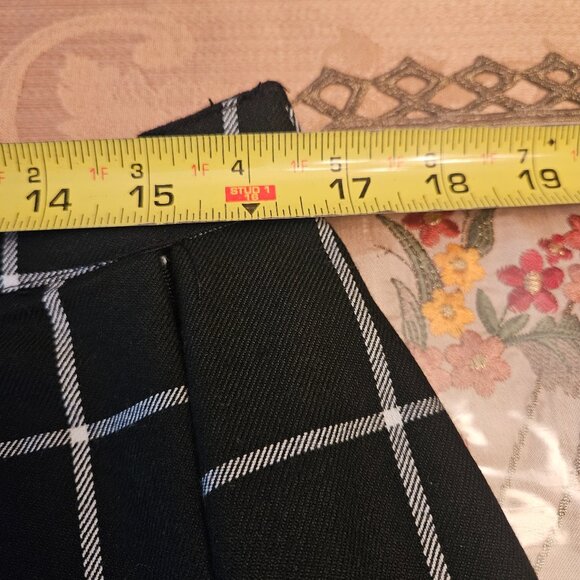 Hot Topic Black and White Plaid Skirt - Picture 6 of 8